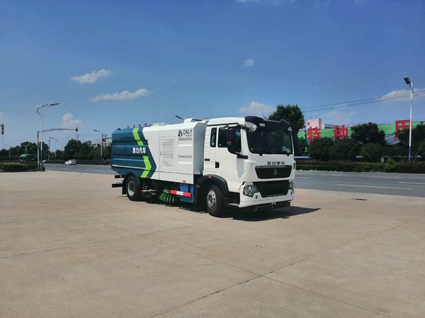 重汽豪沃洗掃車(chē)-重汽豪沃18噸洗掃車(chē) 重汽豪沃洗掃車(chē)-重汽豪沃18噸洗掃車(chē)